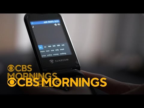 Old-school flip phones are making a comeback as some look for simpler lifestyle (CBS Mornings)