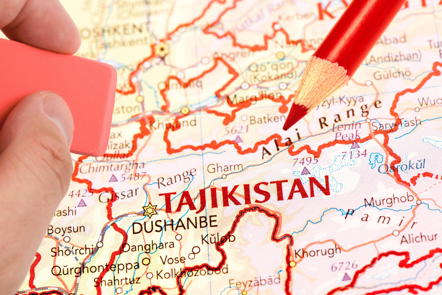 Do fixed borders guarantee peace?