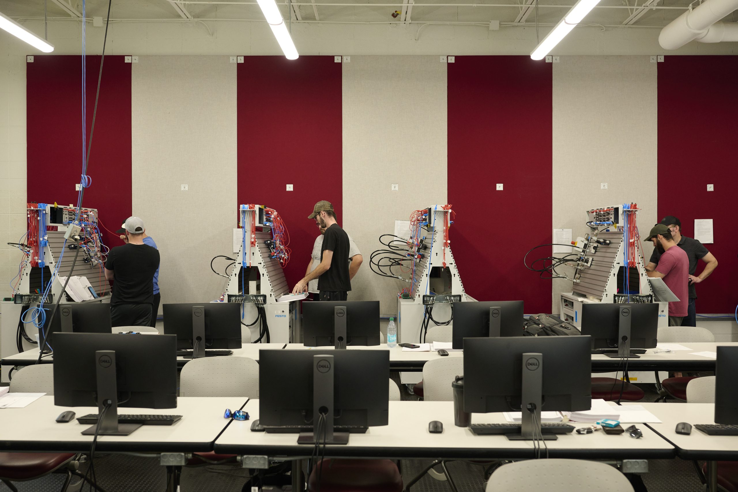 Colleges struggle to make manufacturing training hot again