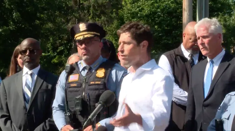 2 dead, 17 injured in Minneapolis school shooting