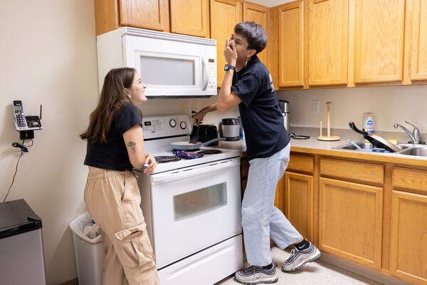 Colleges Teach Students Healthy Eating, Cooking Habits