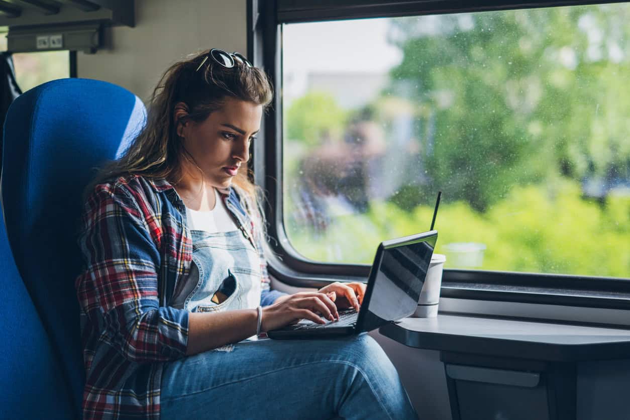 The complex working lives of commuter and non-commuter students